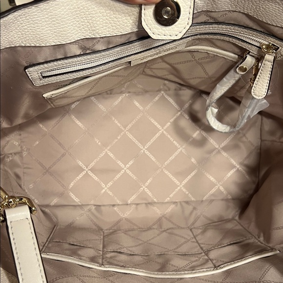 Michael Kors Cream Leather Tote with Gold Accents . Brand NEW! Never used - Picture 6 of 7